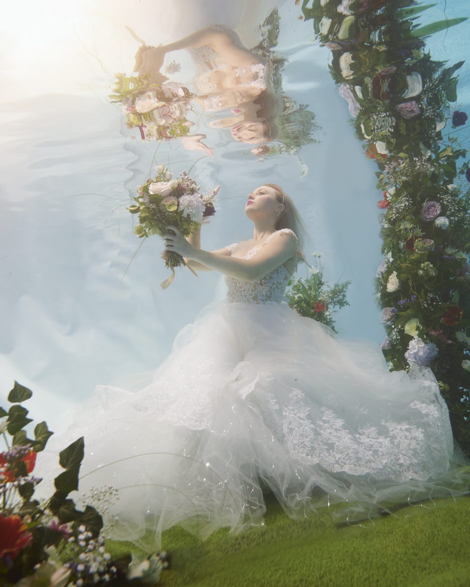 Underwater bridal shot with beautiful flowers
